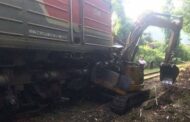В Гагре поезд из Москвы столкнулся с трактором