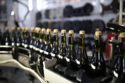 Акции оставшегося без конкурента российского производителя шампанского взлетели: Госэкономика: Экономика: Lenta.ru