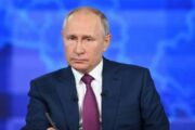 Путин подписал закон о запрете уравнивания ролей СССР и Германии в войне