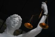 Суд дал 4,5 года колонии калининградскому чиновнику за мошенничество