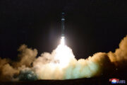 Северная Корея впервые испытала гиперзвуковую ракету: Политика: Мир: Lenta.ru
