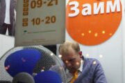 «Набрал шесть кредитов»: юные россияне увязли в банковской кабале