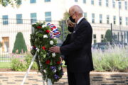 Джо Байден посетил все места терактов 11 сентября: Политика: Мир: Lenta.ru