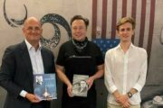 Внук Сергея Королева по приглашению Илона Маска посетил завод SpaceX