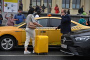 Россиян предупредили о возможном росте цен на такси: Бизнес: Экономика: Lenta.ru