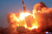 Северная Корея запустила еще одну ракету в сторону Японии: Политика: Мир: Lenta.ru