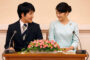 Японская принцесса отказалась от семейных денег ради свадьбы с простолюдином: Персоны: Из жизни: Lenta.ru