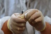 В Хабаровском крае постановили вакцинировать 80% работников ряда сфер