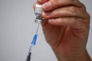 Названы сроки готовности вакцины от нового штамма COVID-19