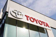 Продажи Toyota рухнули