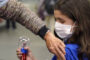 В США десятки детей привили просроченной вакциной от коронавируса